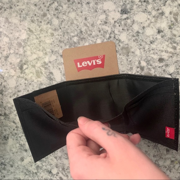NWT Levi’s wallet - Picture 5 of 5